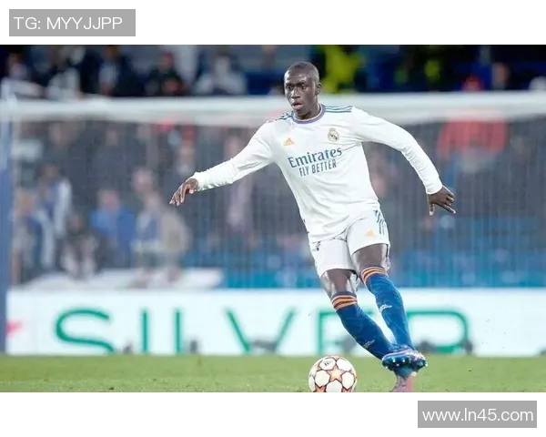 足球后卫22号球星是谁 盘点世界顶级后卫22号球员及其精彩表现