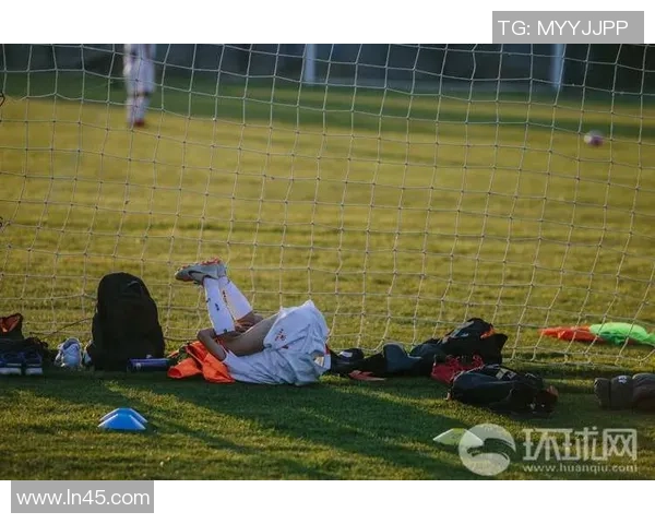 足球球星睡姿揭秘 揭示他们睡眠习惯与竞技状态的关系